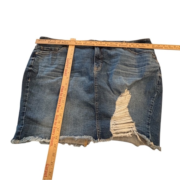 Torrid Womens Stretch Denim Mini Skirt Plus Sz 24 Distressed Destroyed Raw Hem - Picture 4 of 12